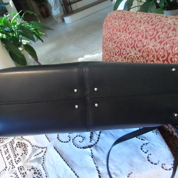 Tod's Dark Navy Blue Smooth Calf Leather "D" Shoulder Bag - Picture 12 of 16